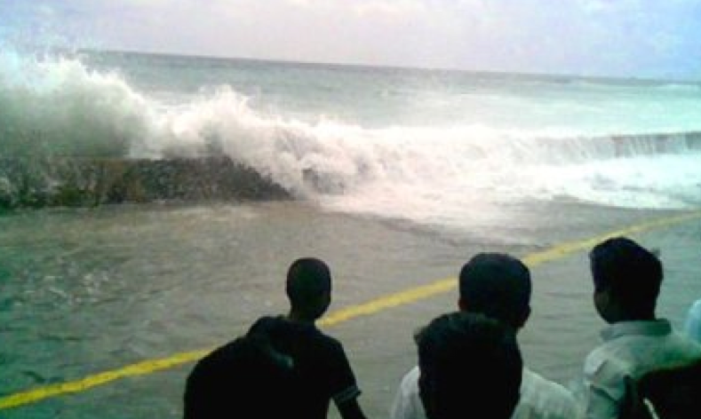 El tsunami que golpeó Malé en las Maldivas el 26 de diciembre, de 2004.