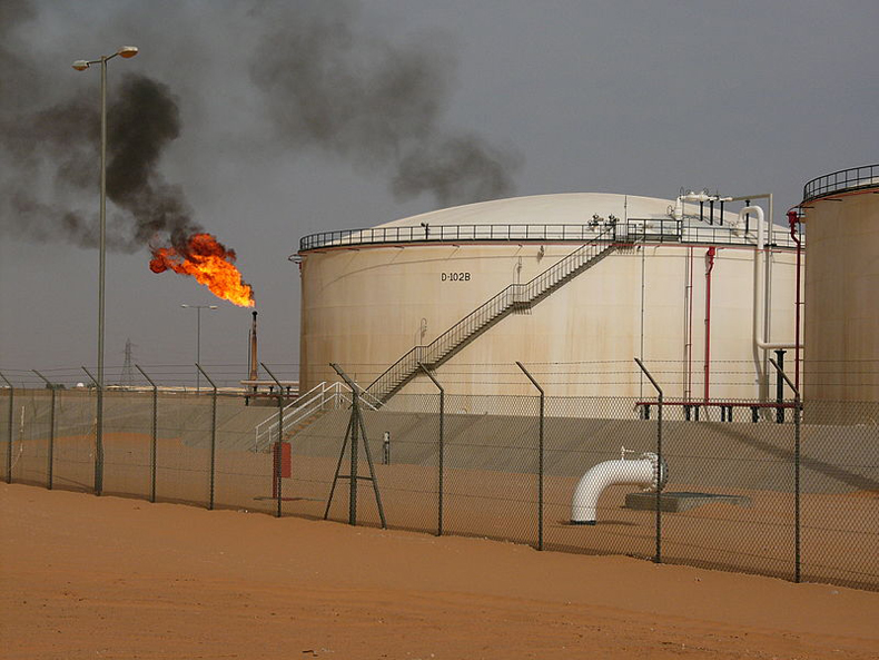 Libia ofrece a las empresas comprar petróleo de puertos bloqueados