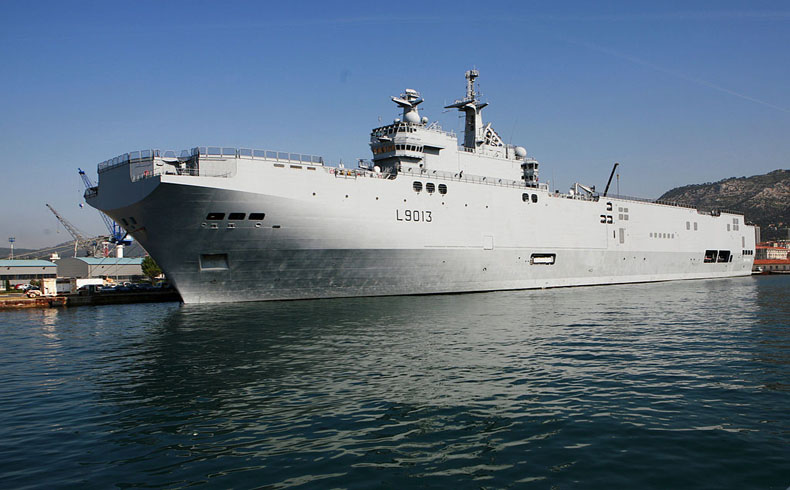 Francia entrega un buque de guerra a Rusia