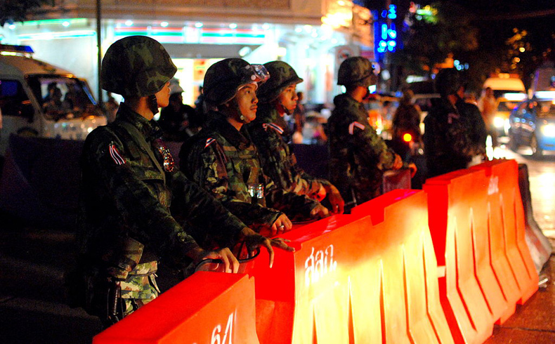 Tailandia bajo ley marcial mientras estalla el caos