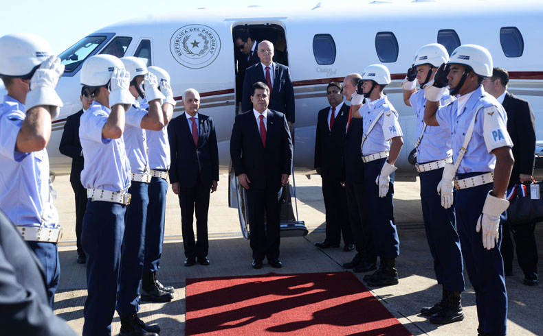Paraguay: Presidente Cartes mantiene su promesa de honestidad y patriotismo