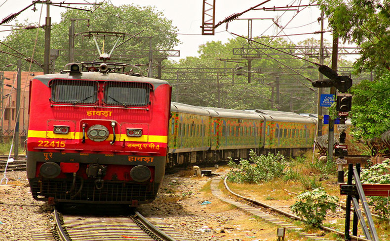 12 muertos y 45 heridos en una colisión de trenes en la India