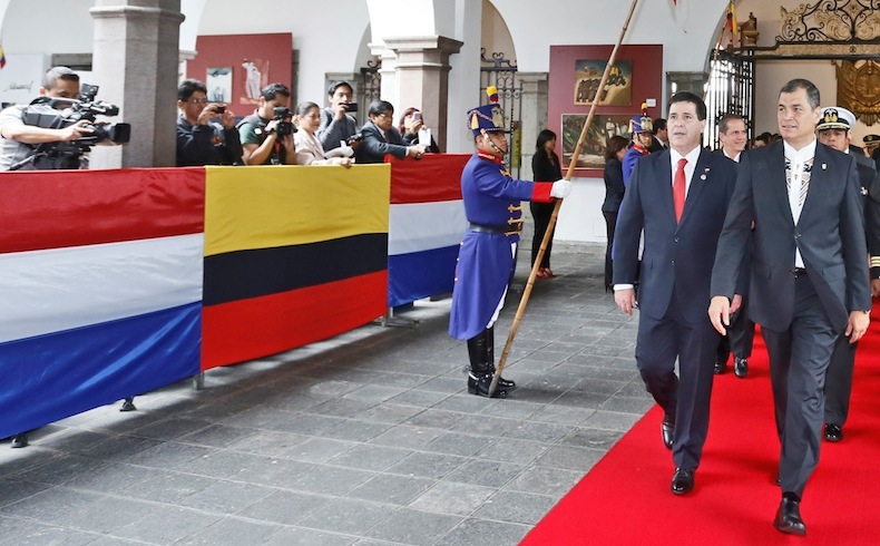 Presidente Horacio Cartes y el Presidente Rafael Correa en el Palacio Carondelet,  Quito, Ecuador.