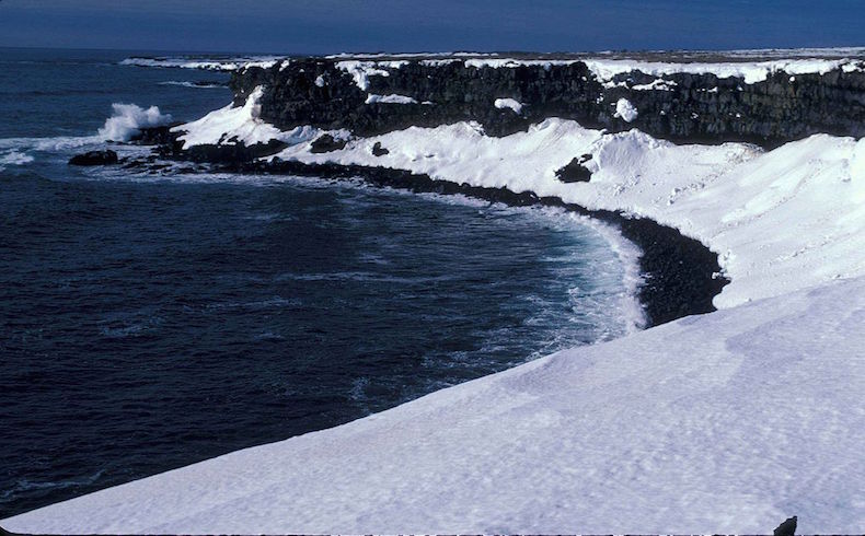 Un muerto y 52 desaparecidos en el hundimiento en el Mar de Bering de un pesquero surcoreano