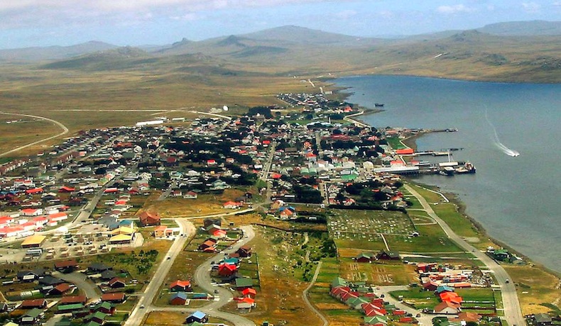 “Dejen a los habitantes de las Islas Falkland y a sus hijos y nietos vivir en paz”.