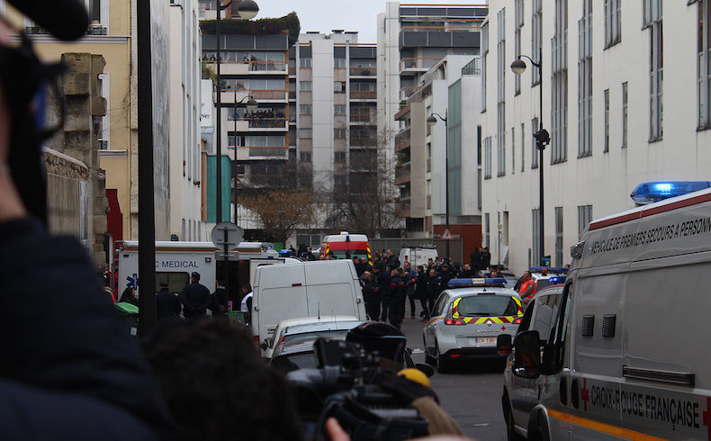 Por lo menos 12 muertos en el ataque a la redacción de un periódico parisino