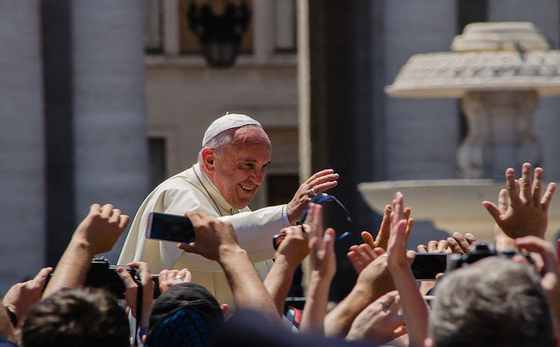 Papa Francisco: “La libertad de expresión no da derecho a insultar la fe de los demás”