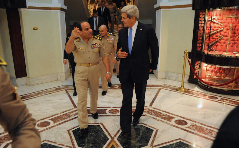 Al-Sisi con el secretario de Estado John Kerry en El Cairo en el 03 de noviembre 2013