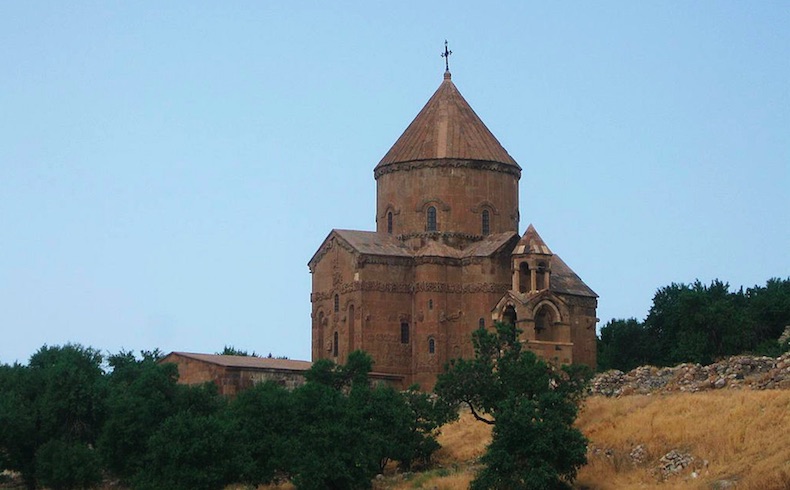 Un arzobispo armenio dice: Nunca hemos sido huéspedes en Turquía
