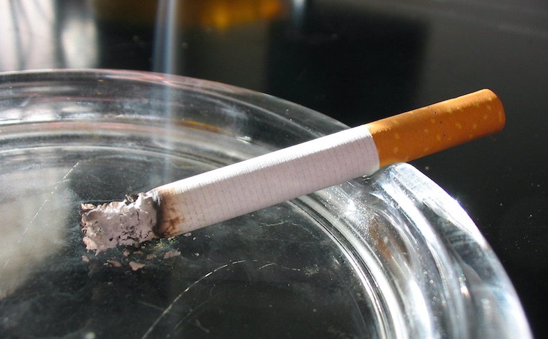 Inglaterra: Campaña contra el tabaco, ahora se muestra un tumor que crece en un cigarrillo