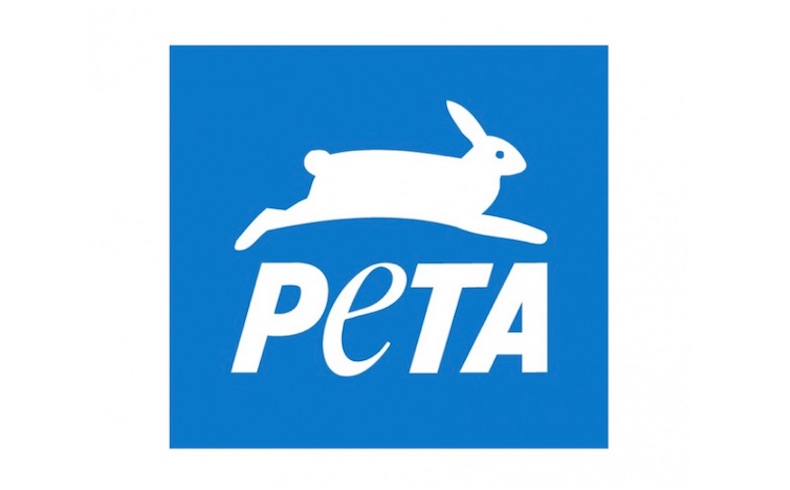 En esta desagradable campaña de PETA; los bolsos de piel están ensangrentados