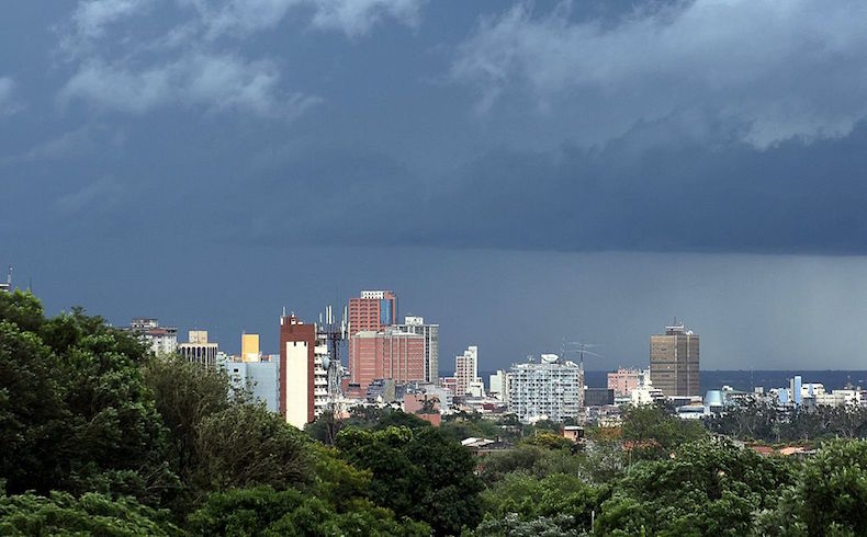 Paraguay, Dr. Fernández: “Cartes se fue dejando más pobres”