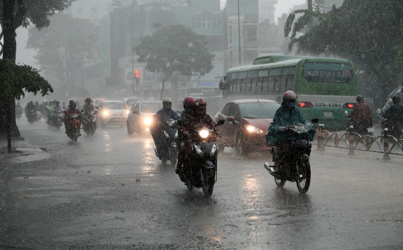 La lluvia dispara los accidentes en casi un 8%: ¿me cubre el seguro si resbalo?